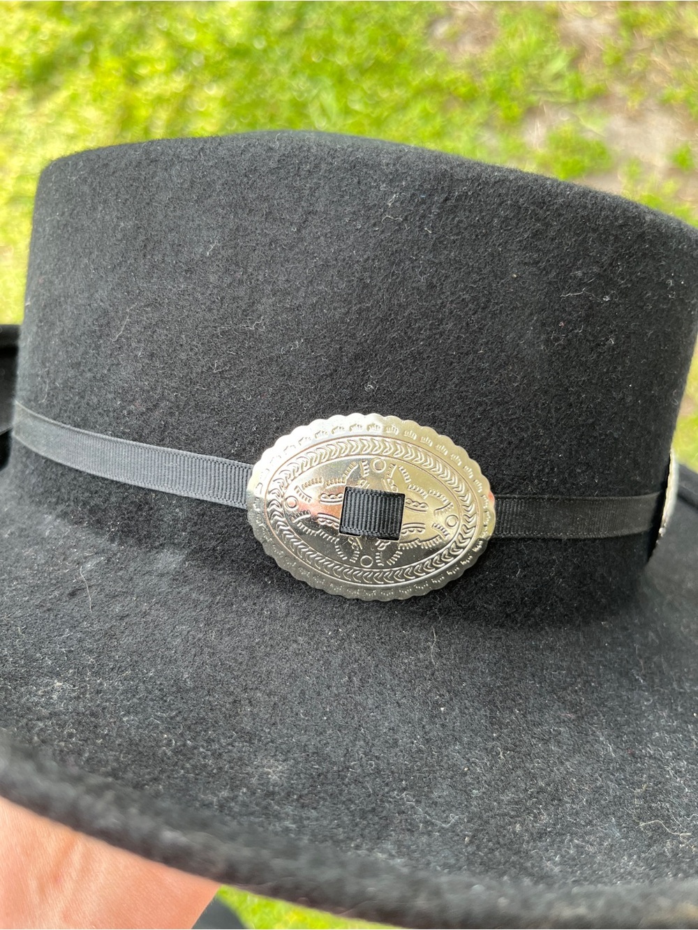 Black Felt Western Cowboy Ranch Hat with Silver Tone Conchos - Picture 5 of 12